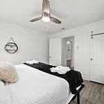 5 Spacious Units Close To Downtown & Expo Center