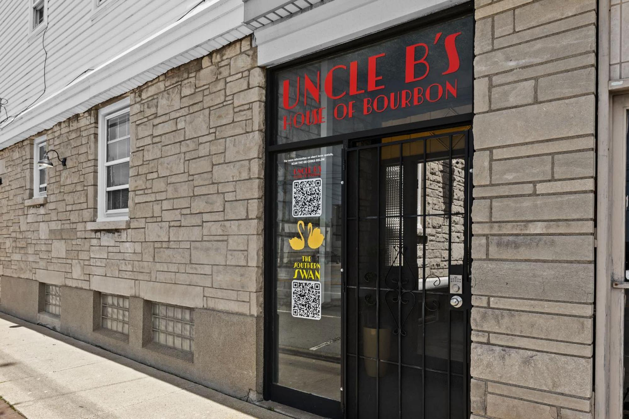 5 Spacious Units Close To Downtown & Expo Center Apartment Louisville