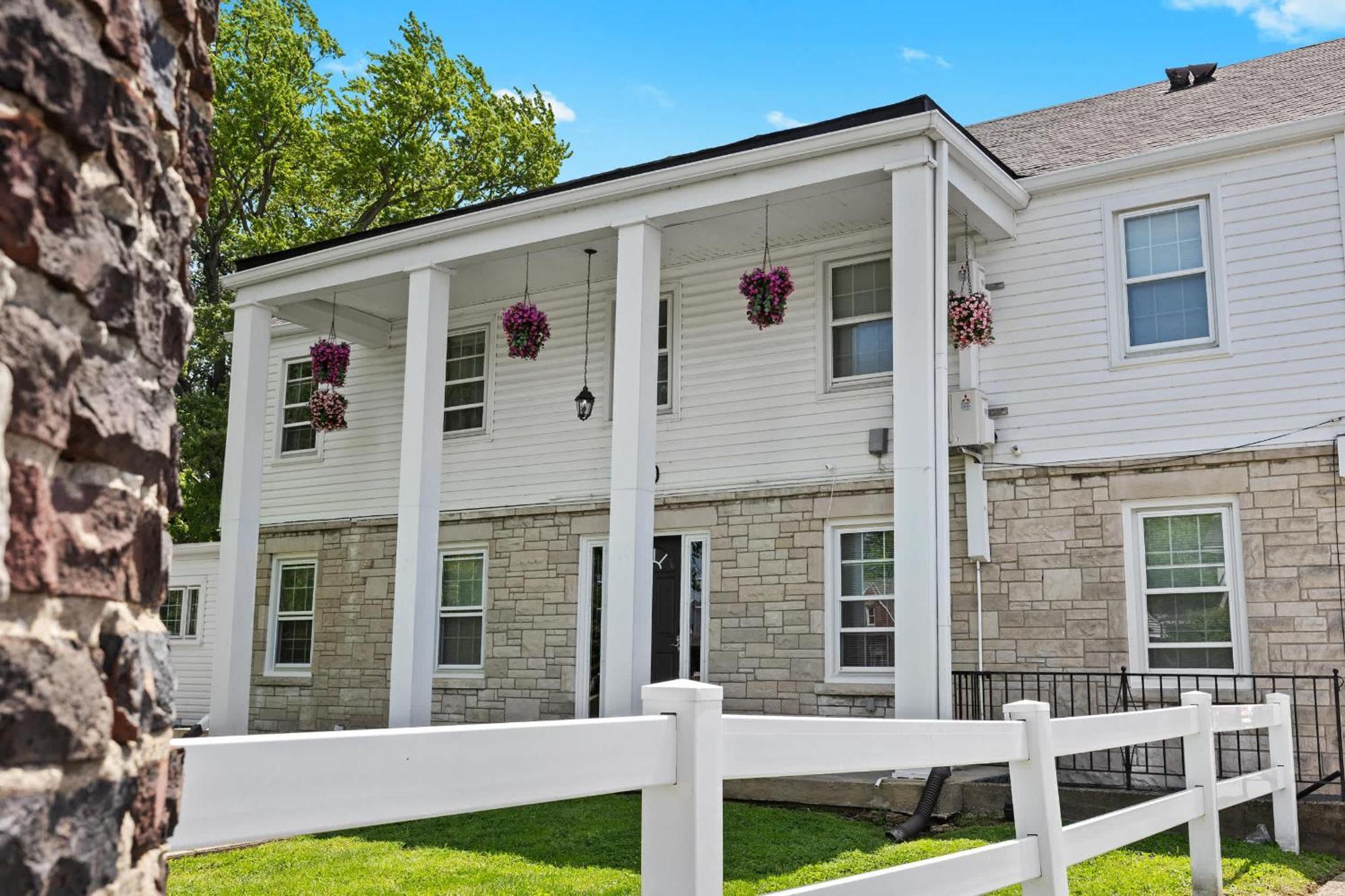 5 Spacious Units Close To Downtown & Expo Center