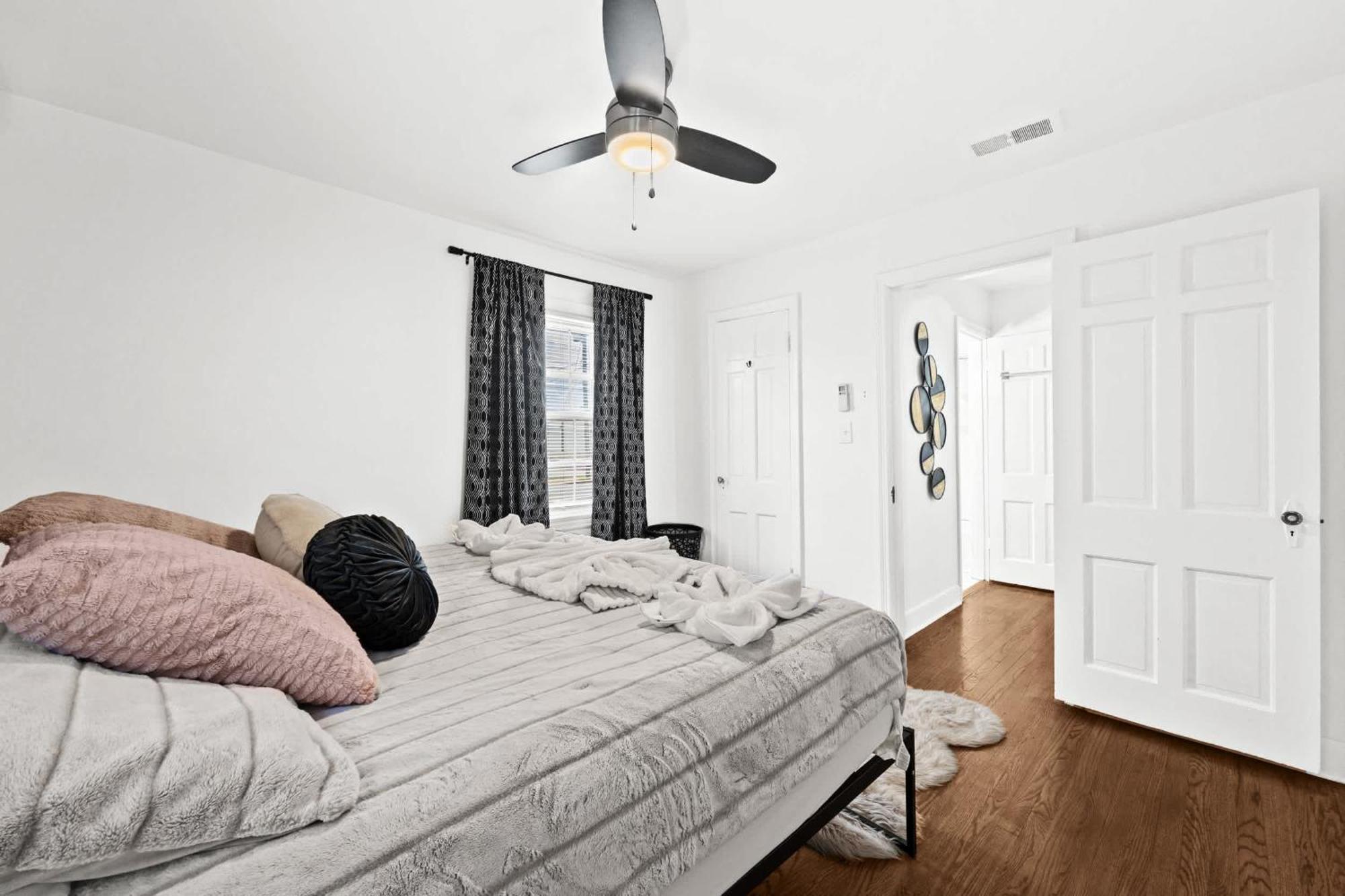 5 Spacious Units Close To Downtown & Expo Center Apartment