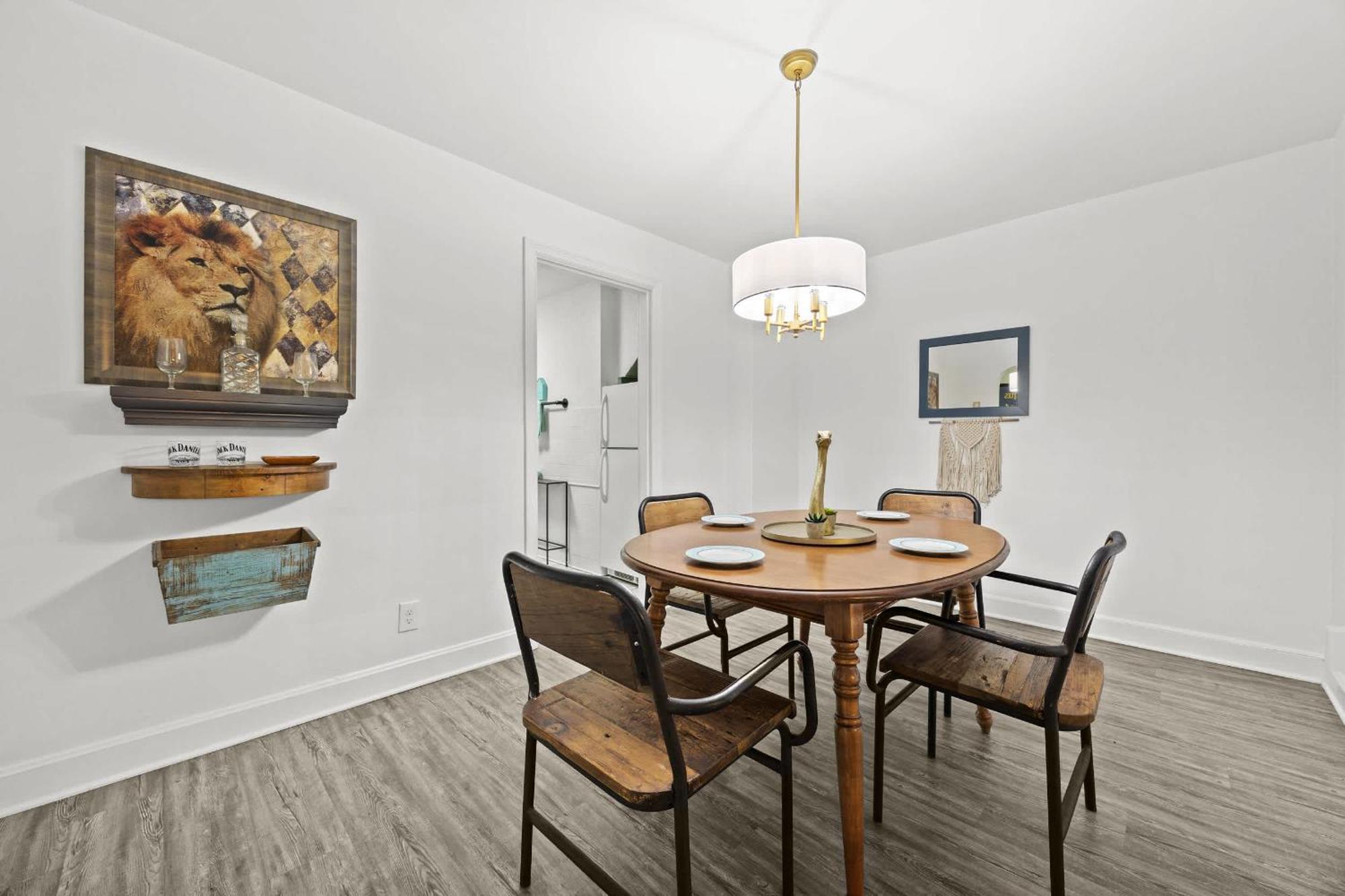 5 Spacious Units Close To Downtown & Expo Center Apartment