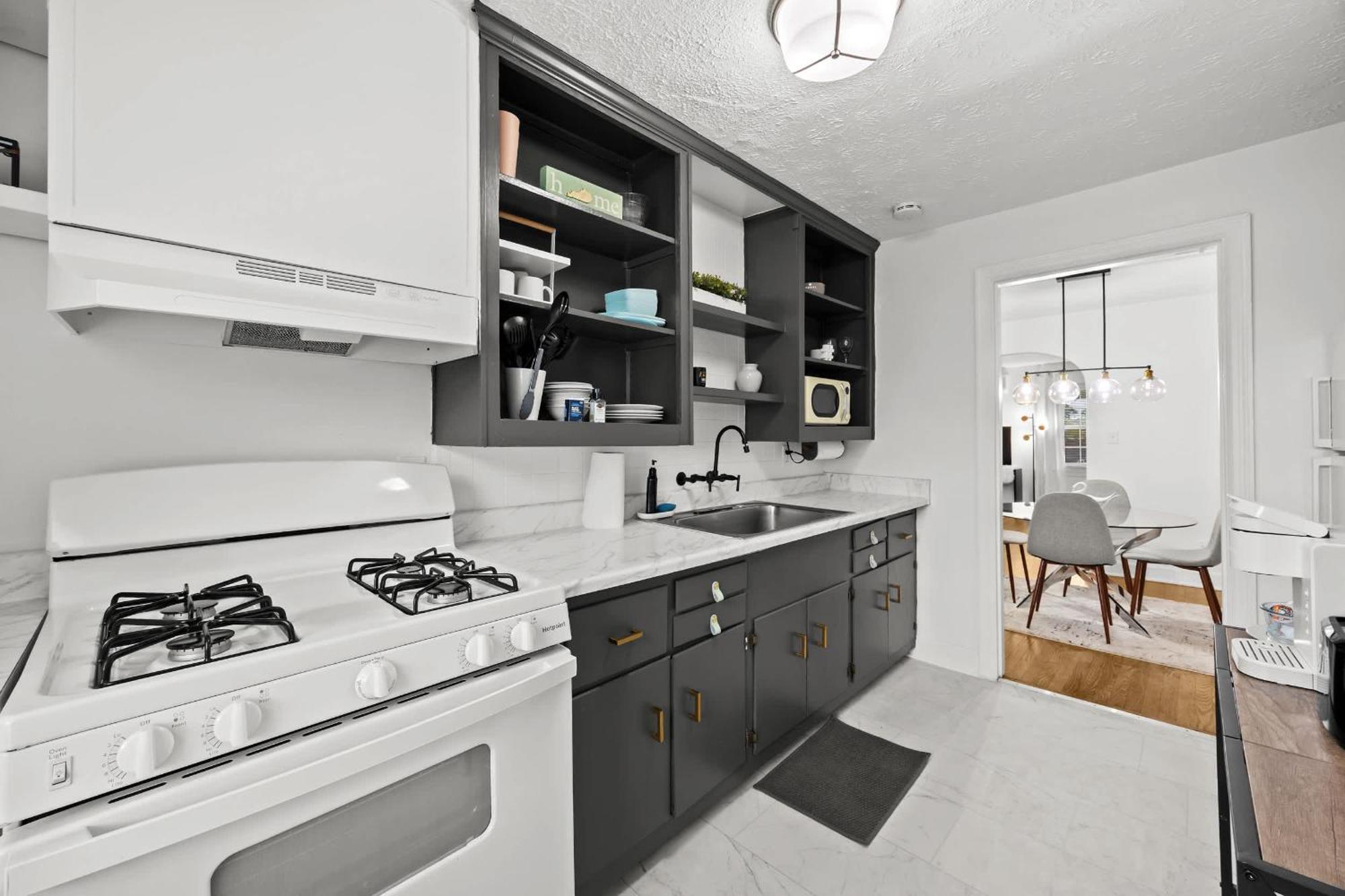 5 Spacious Units Close To Downtown & Expo Center Apartment Louisville